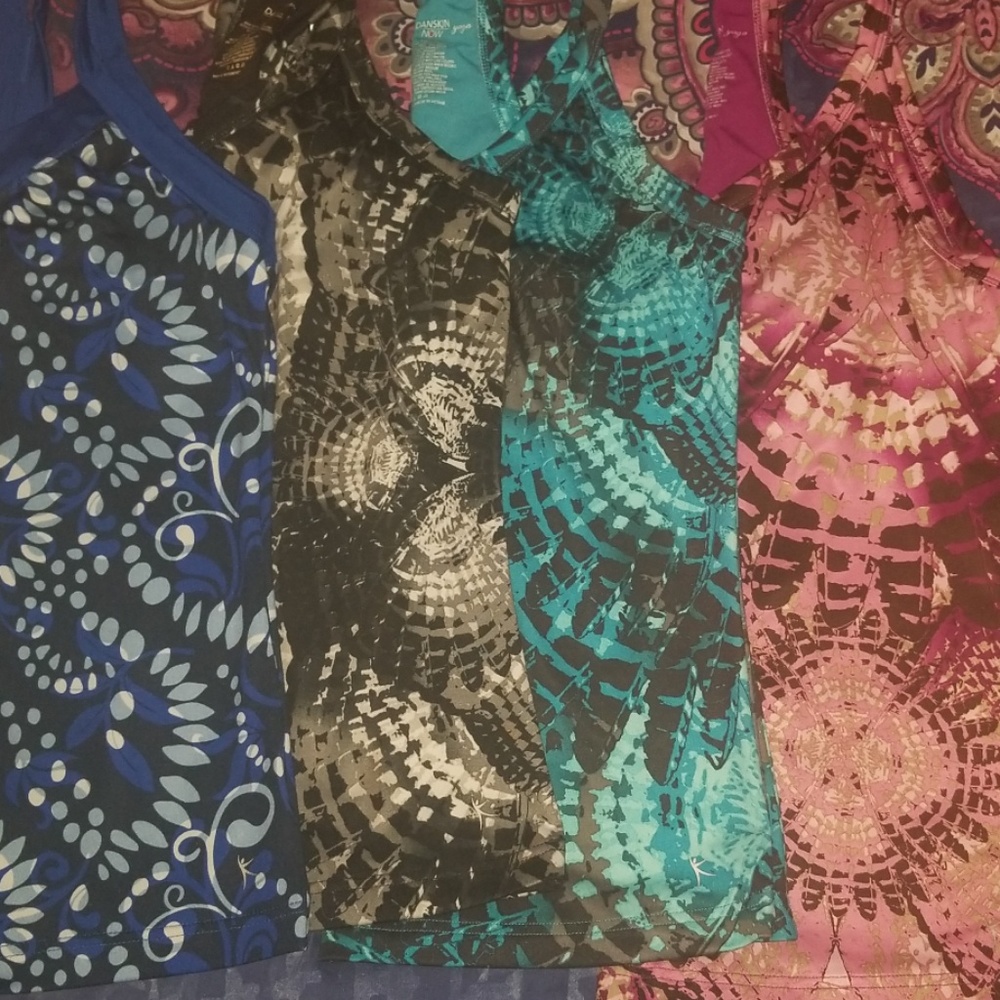 (Set of 4) Yoga tops🧘‍♀️🧘‍♀️🧘‍♀️🧘‍♀️
